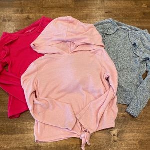 Lot of Girls Long Sleeved Sweaters